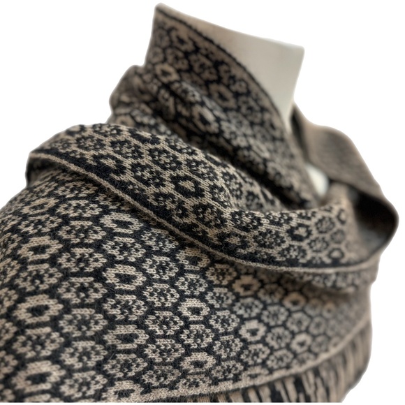 Merino Snug Australia Merino Wool Possum Scarf 🇦🇺 – Kangaroo Motif – Soft Knit - Picture 3 of 12